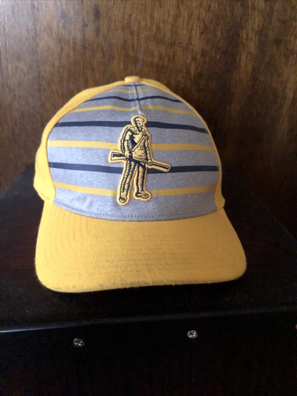 Nike WVU West Virginia Mountaineers NCAA Swoosh Flex OSFM Yellow And Grey
